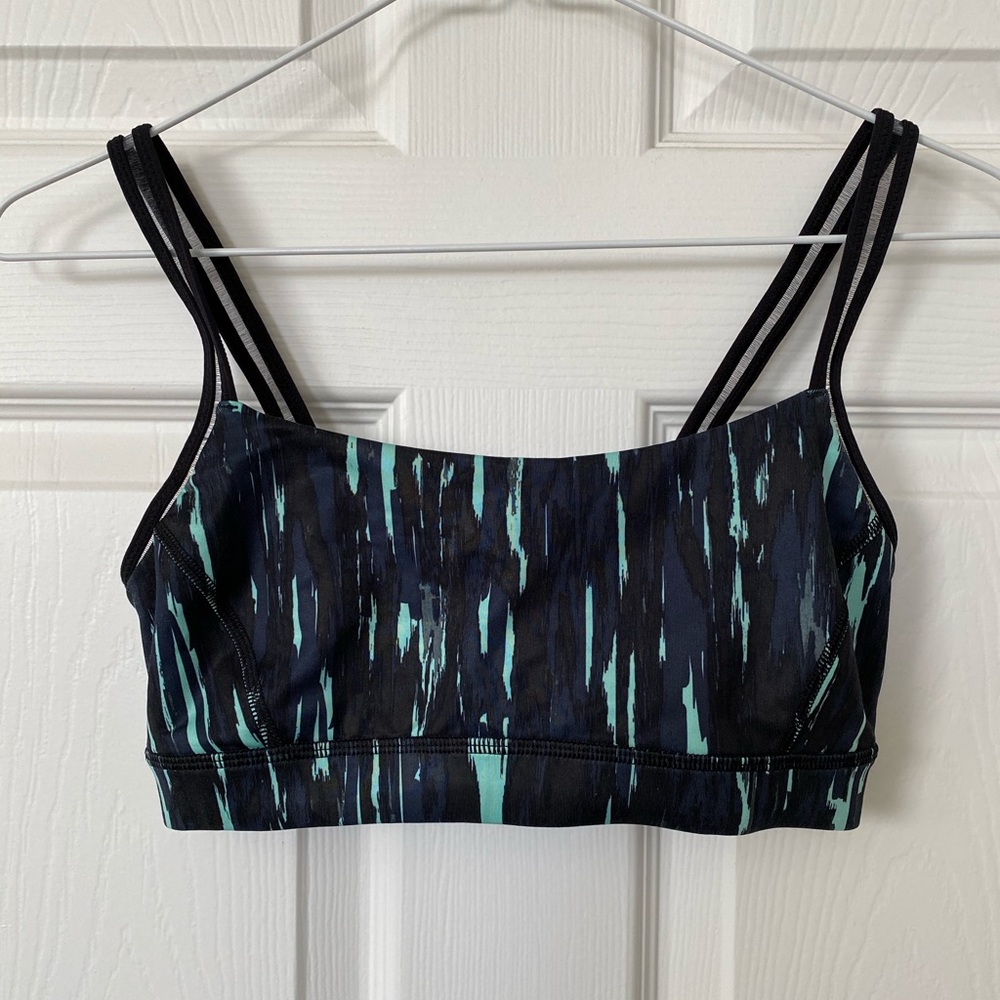 Lululemon Sports Bra : Size 6 (small)